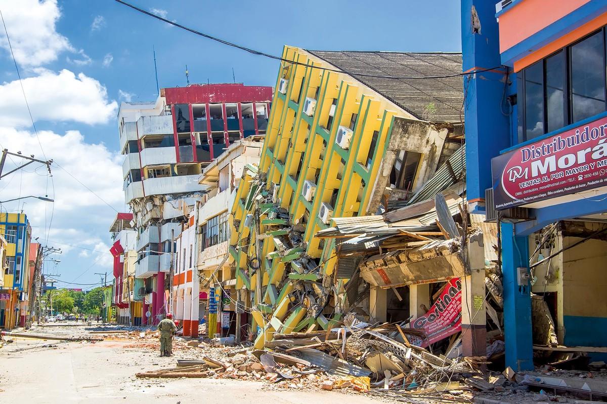 Photo d'immeuble détruits à cause d'un séisme.