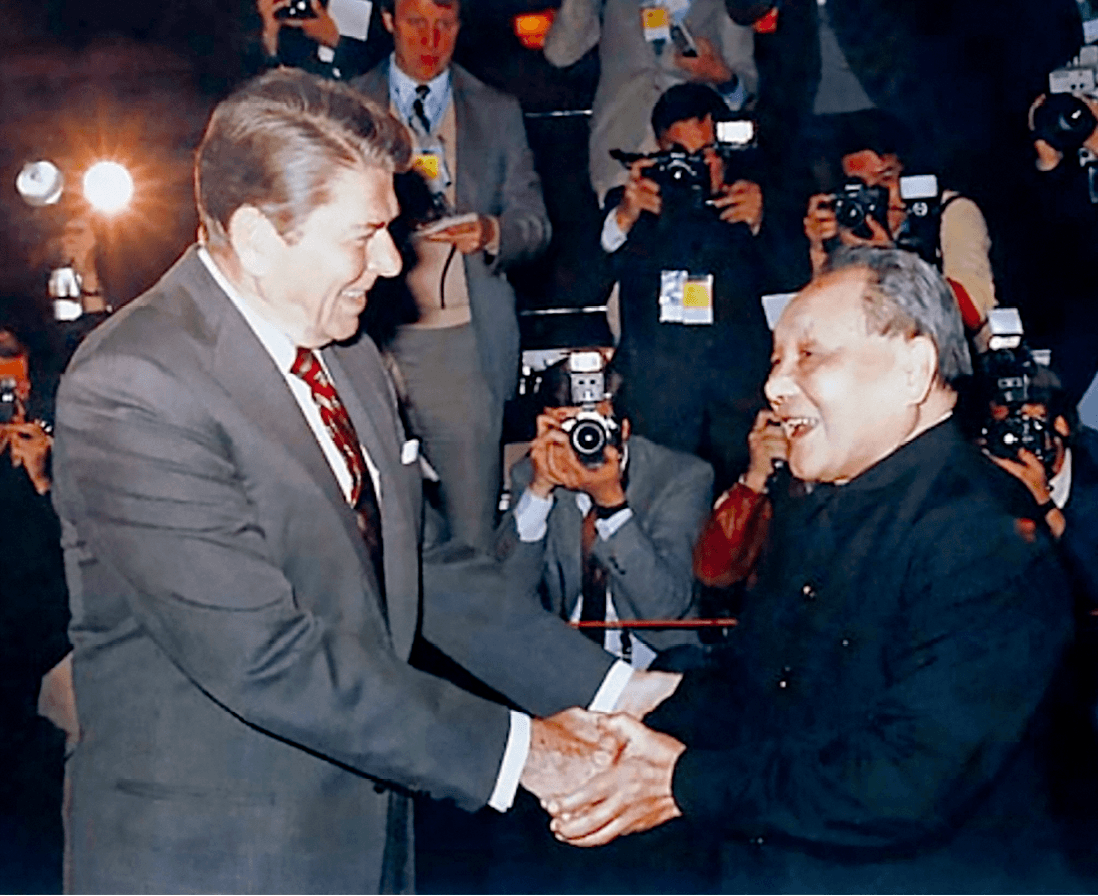 Rencontre entre Ronald Reagan et Deng Xiaoping à Beijing, 28 avril 1984, photographie anonyme.