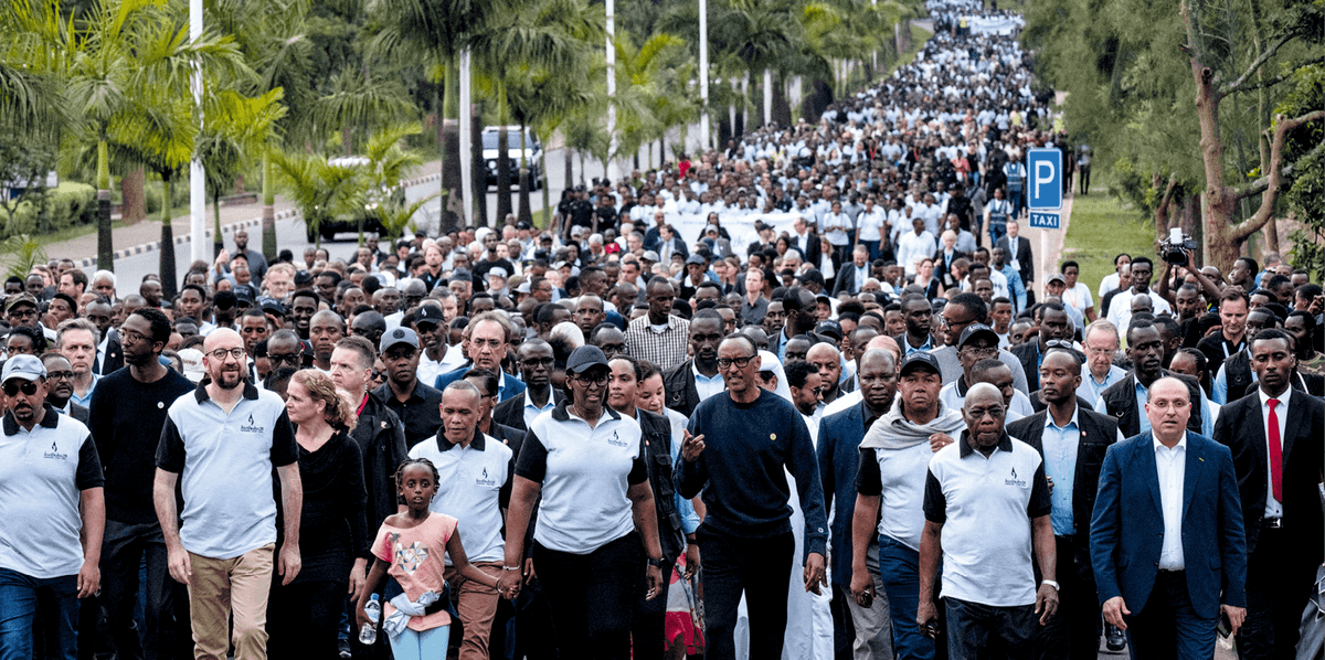 Yasuyoshi Shiba, 2019, photographie. Les Rwandais marchent ensemble pour les 25 ans du génocide
