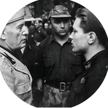 Mussolini et un soldat italien