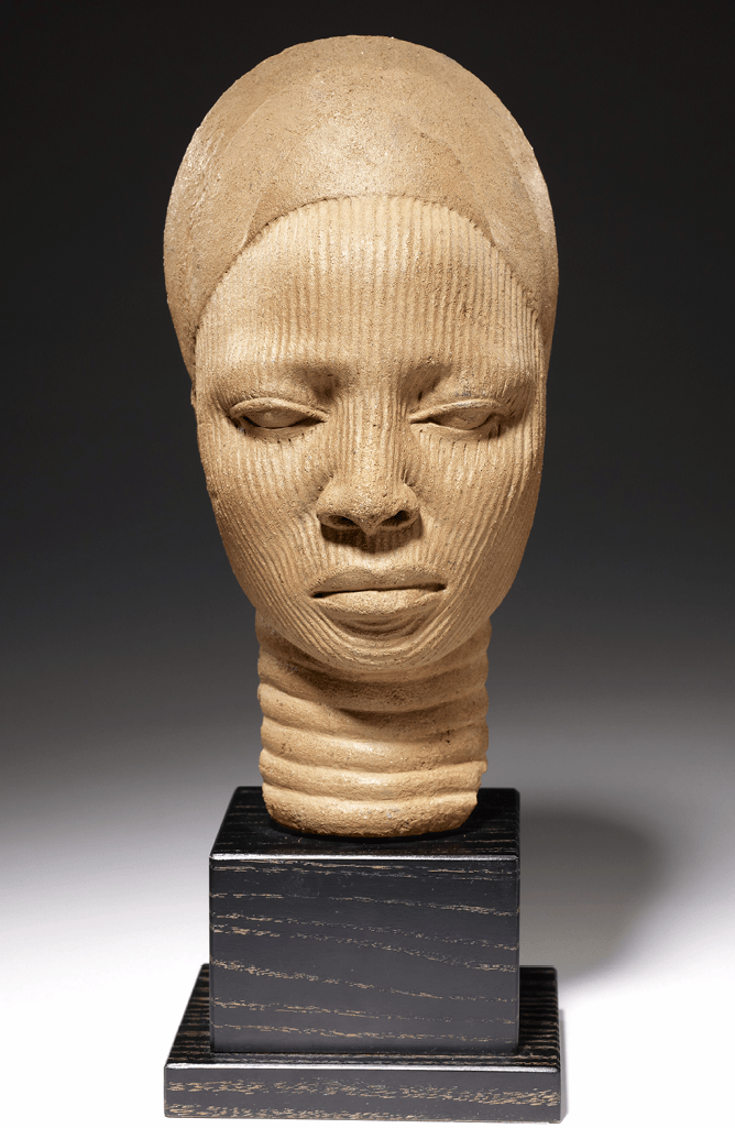 Sculpture
funéraire provenant
de la cité royale
d'Ife (Nigéria),
culture yoruba,
XIIe-XIVe siècle, terre
cuite, Institut d'Arts
de Minneapolis,
États-Unis