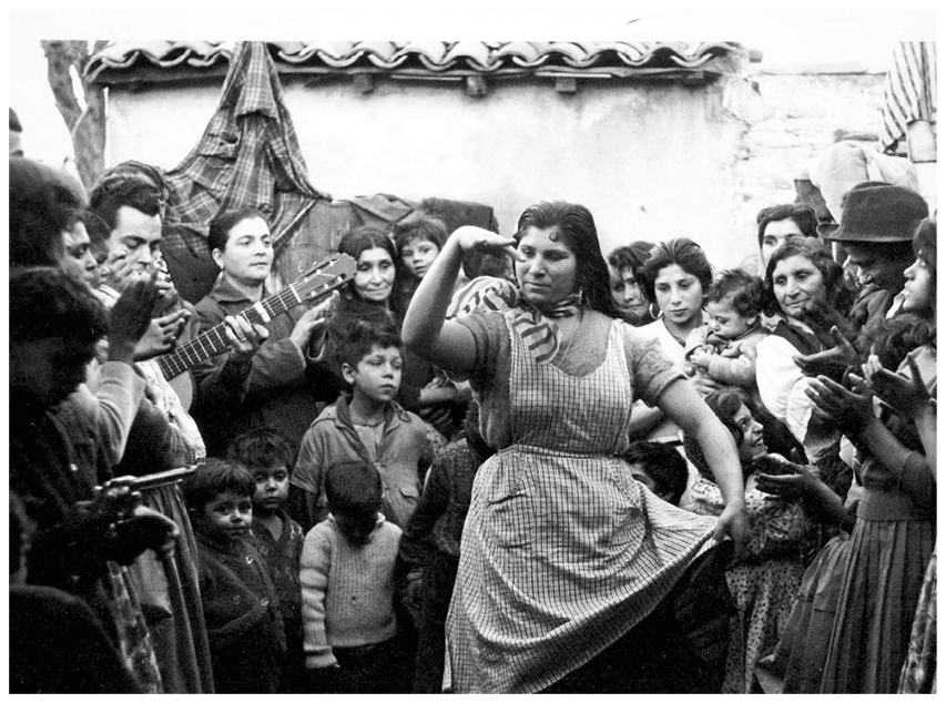 Colita (Isabel Steva Hernández), Juerga gitana en Montjuich, Barcelona, España, 1940