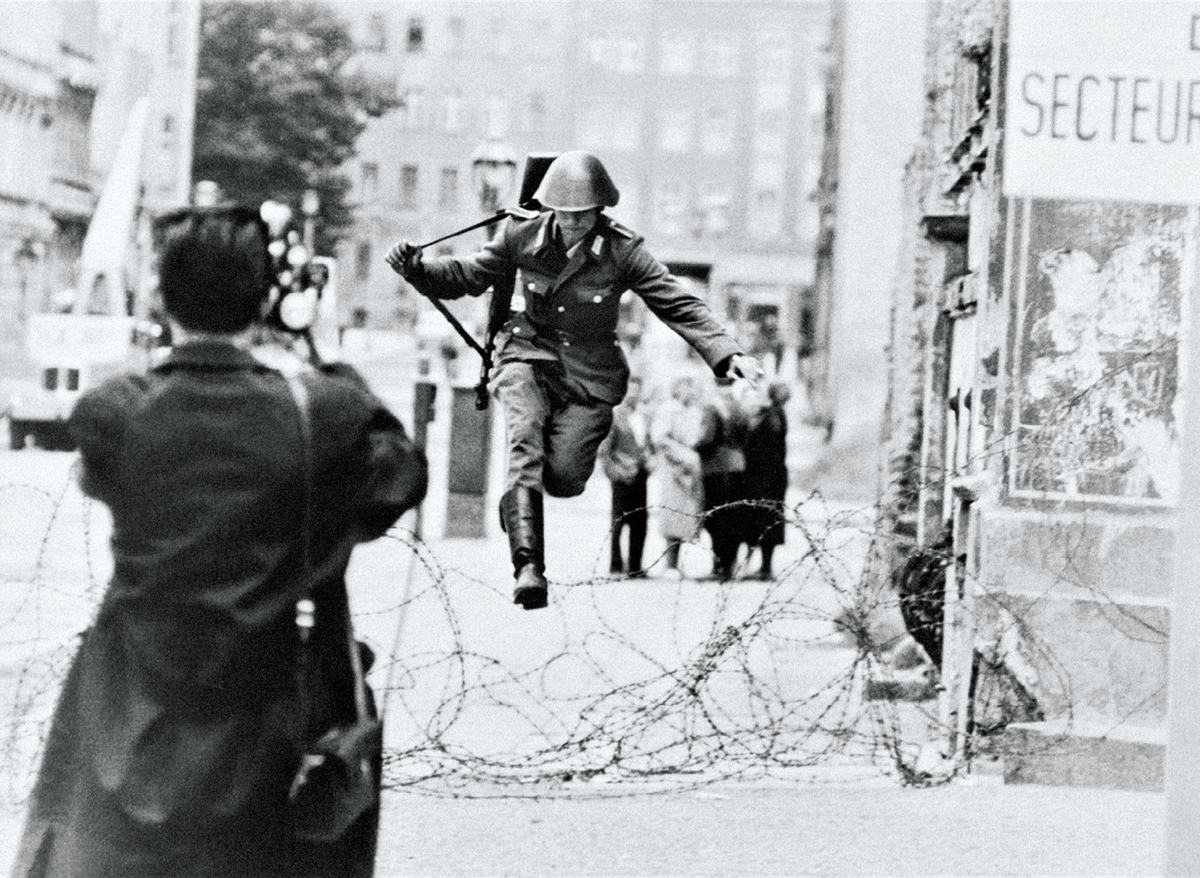 Saut vers la Liberté, photographie de Peter Leibing prise le 15 août 1961.