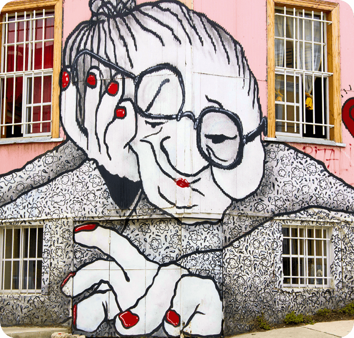 Street art Vieille dame à Valparaiso
