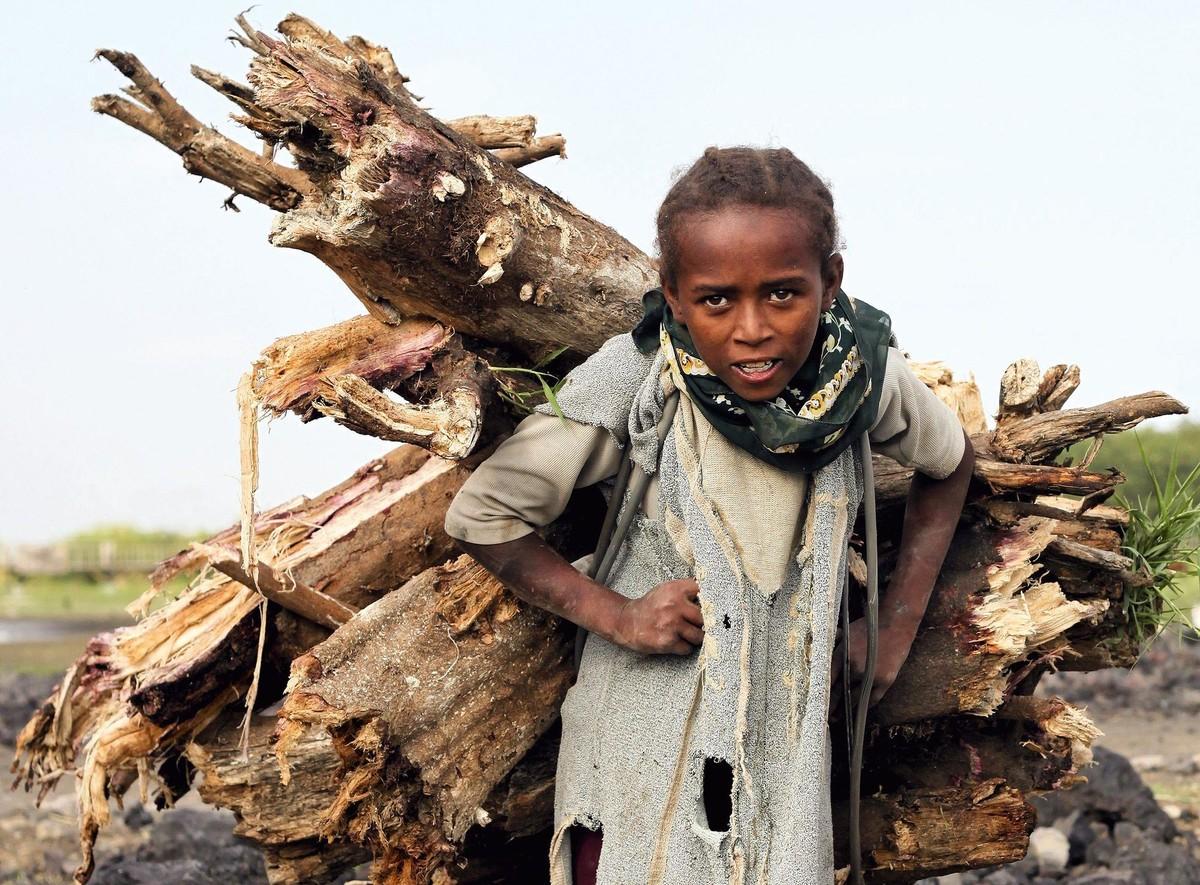 Child working in South Ethiopia