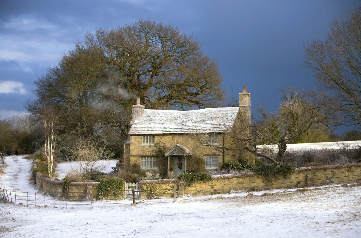 Cottage in the countryside