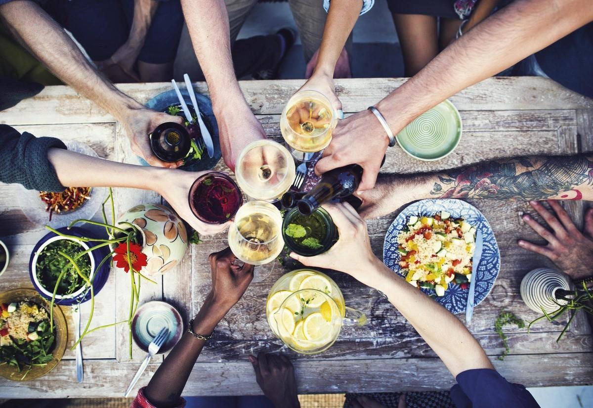 Ex. 11 Un repas entre amis