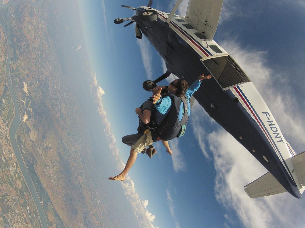 Ex. 7 Un saut en parachute