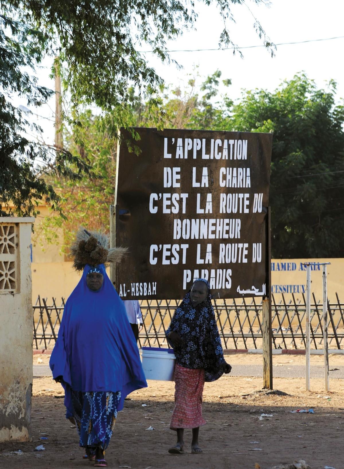 Panneau d'un groupe islamiste, à Gao au Mali