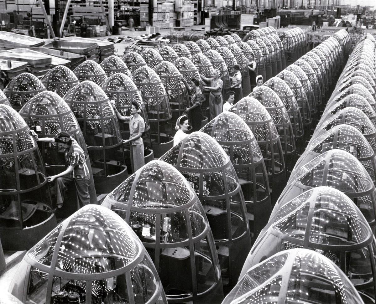 Doc. 1 : Usine de production de bombardiers en Californie, octobre 1942.