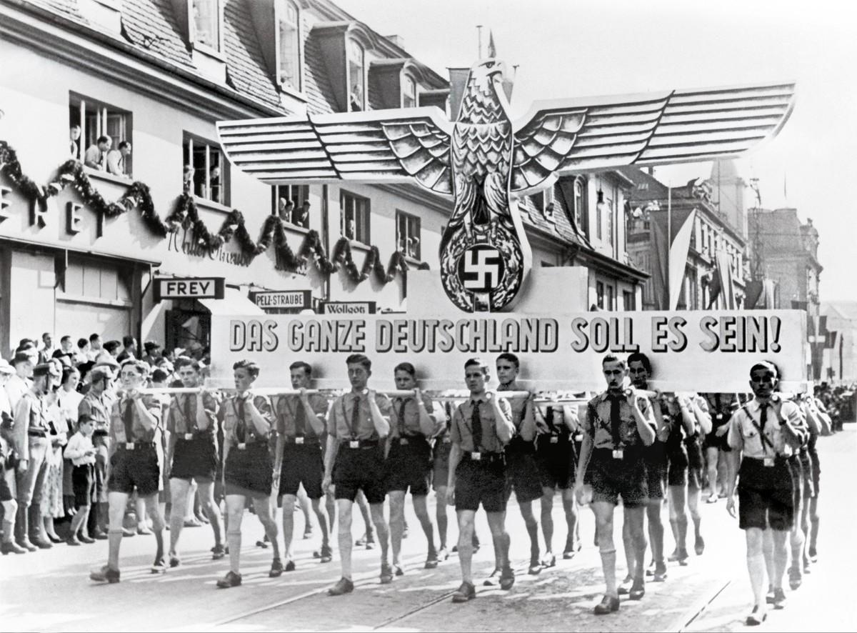 « Toute l'Allemagne doit l'être [nazie] ! », défilé à Stuttgart, 1937.