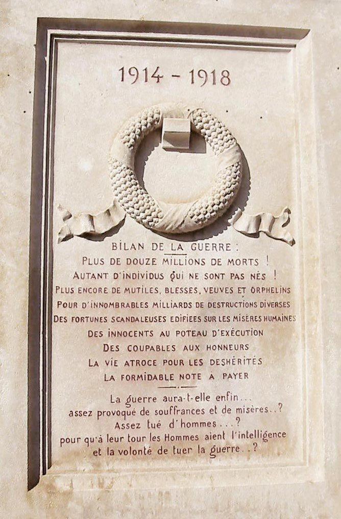 Monument aux morts de Saint- Martin-d'Estréaux (Loire), 1922.