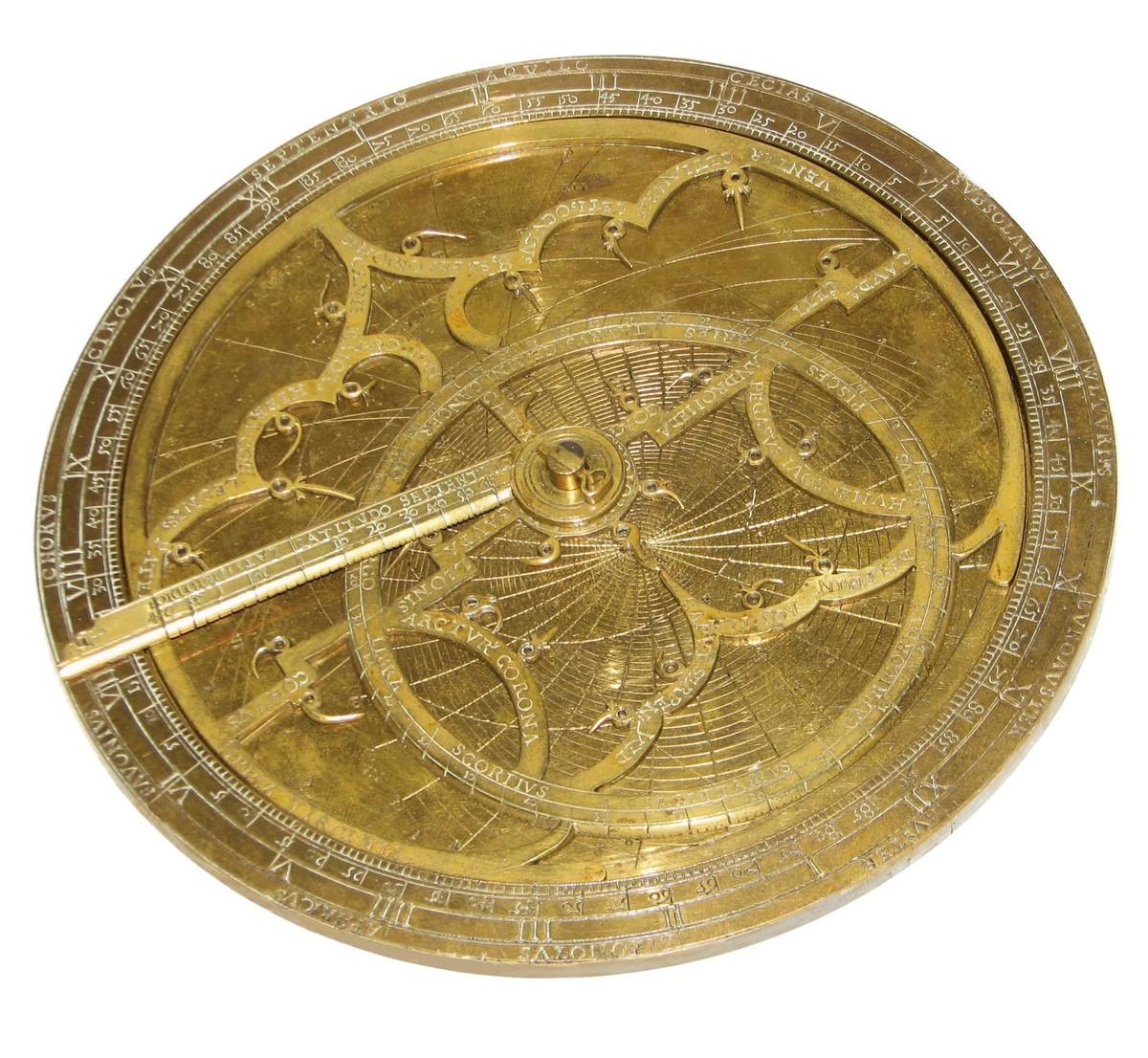 Un astrolabe, 1537.