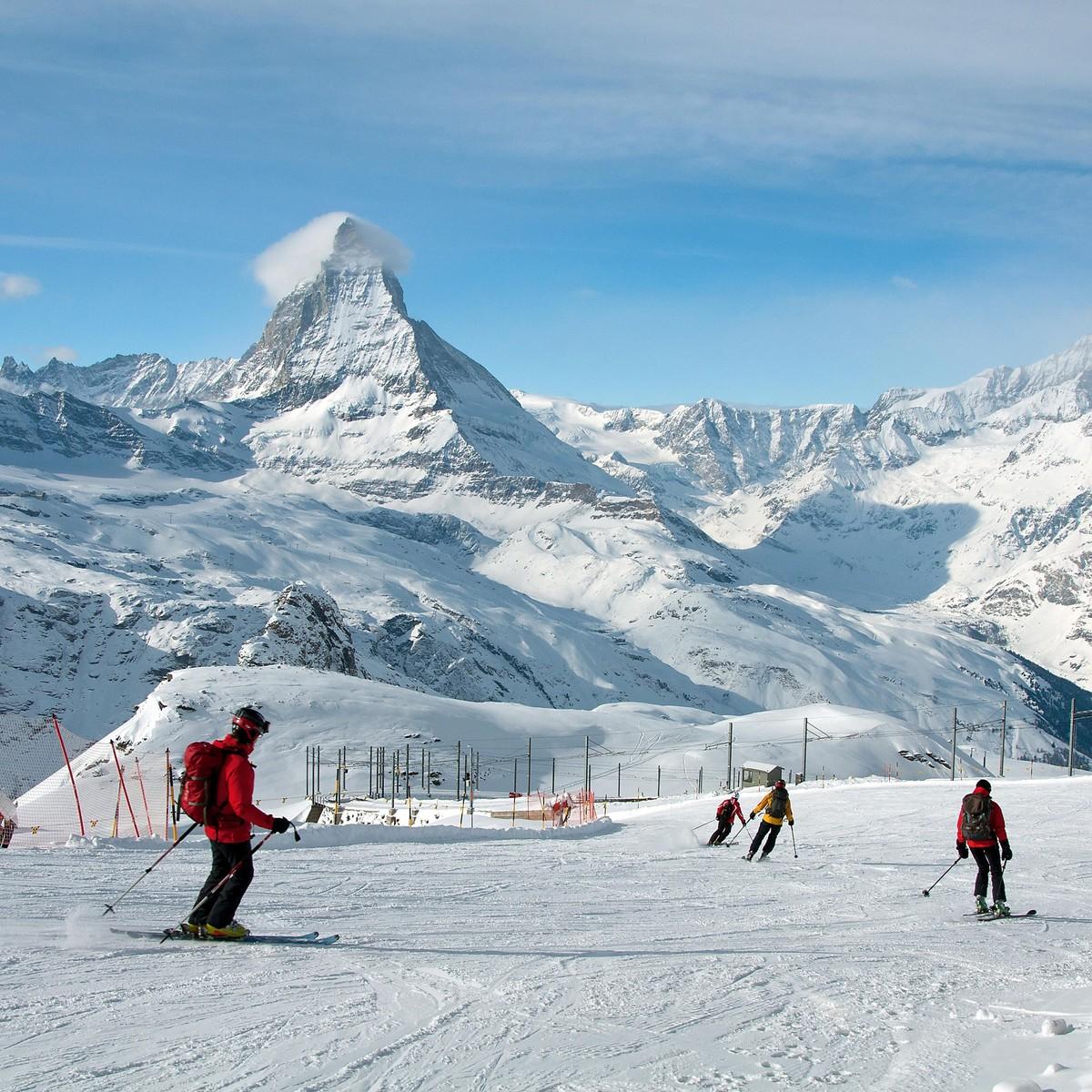 Skieurs à la station Gornergrat (Suisse).