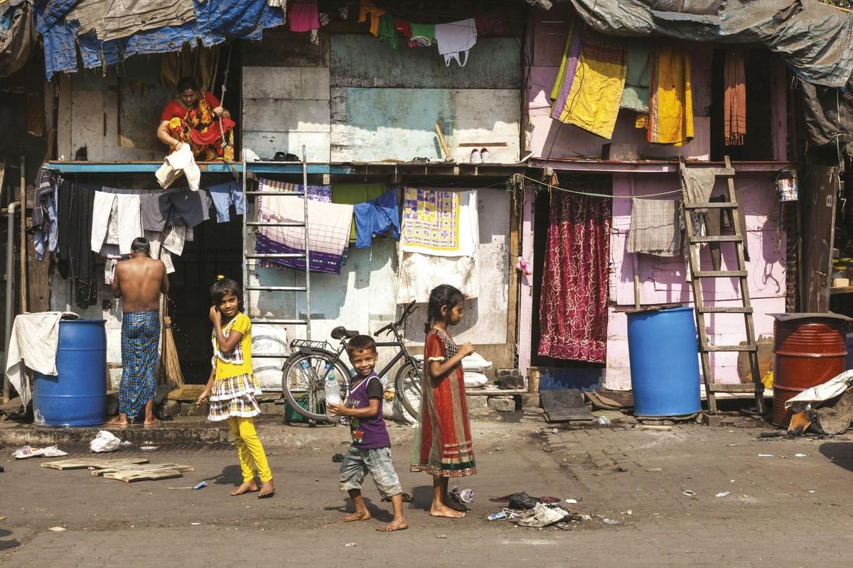 Les habitants d'un bidonville de Mumbai