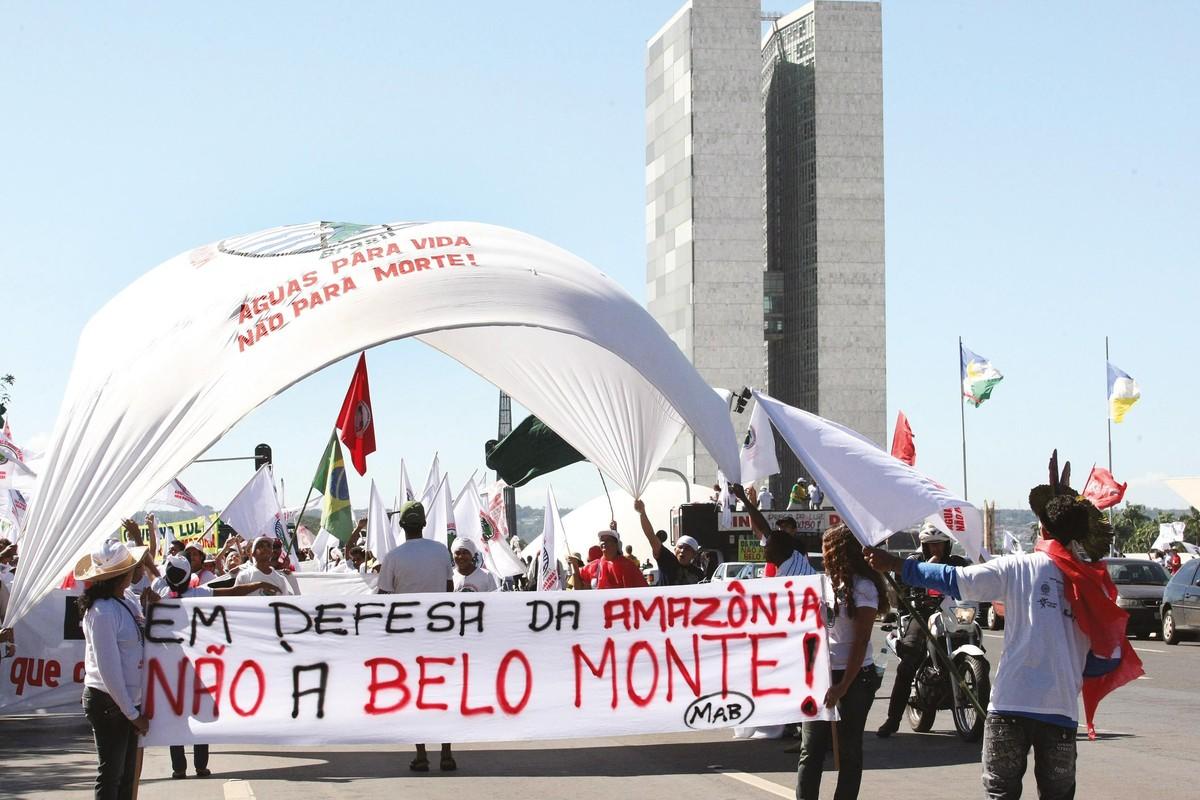 Manifestation à Brasilia contre le barrage de Belo Monte.
