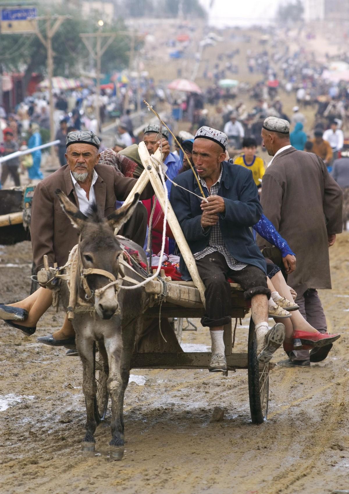 Des paysans au marché, dans la province de Xinjiang (Chine)