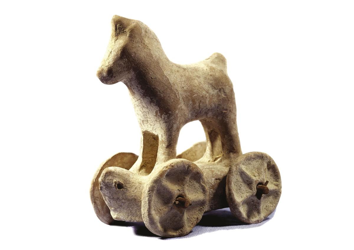 Cheval en terre cuite