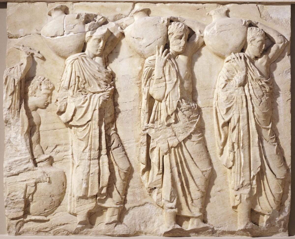 Fragment de la frise des Panathénées : Des métèques portant des vases