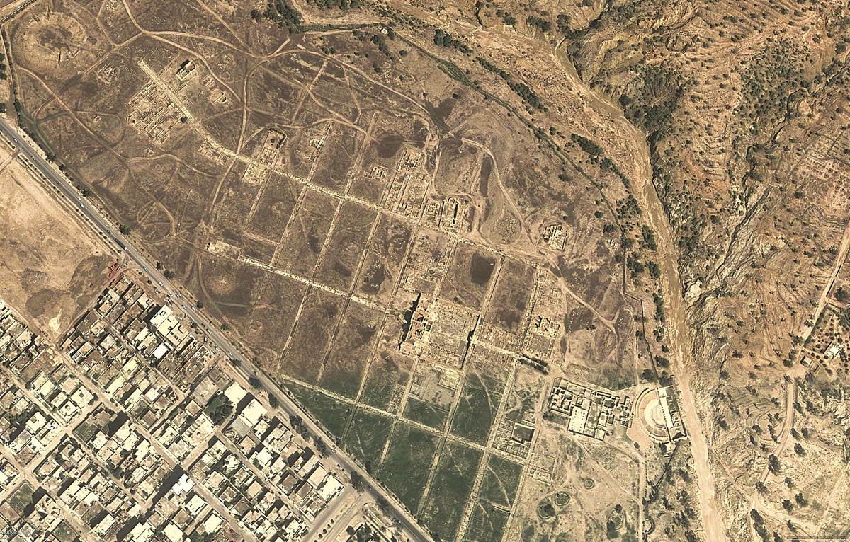 Doc. 1 Vue aérienne et plan du site archéologique de Sufetula