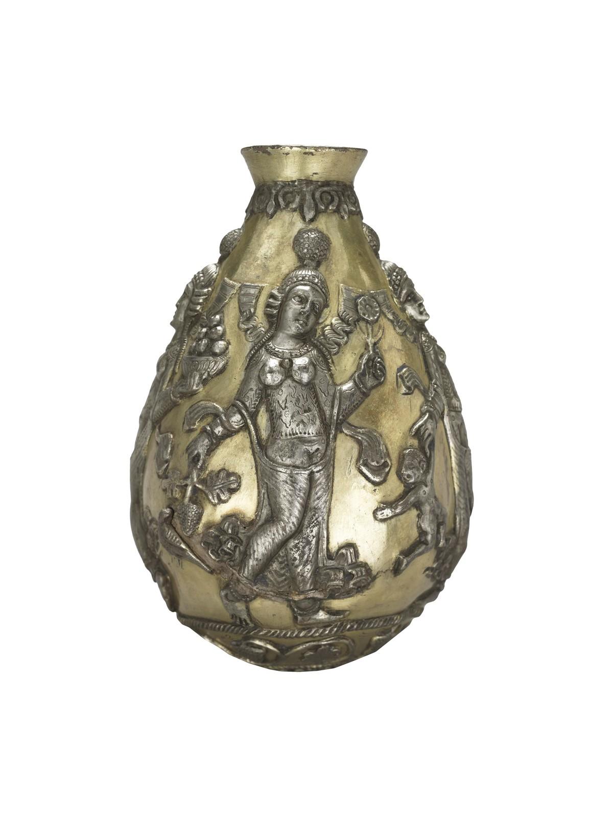 Représentation d'Anãhitã sur un vase du IVe ou VIe siècle.