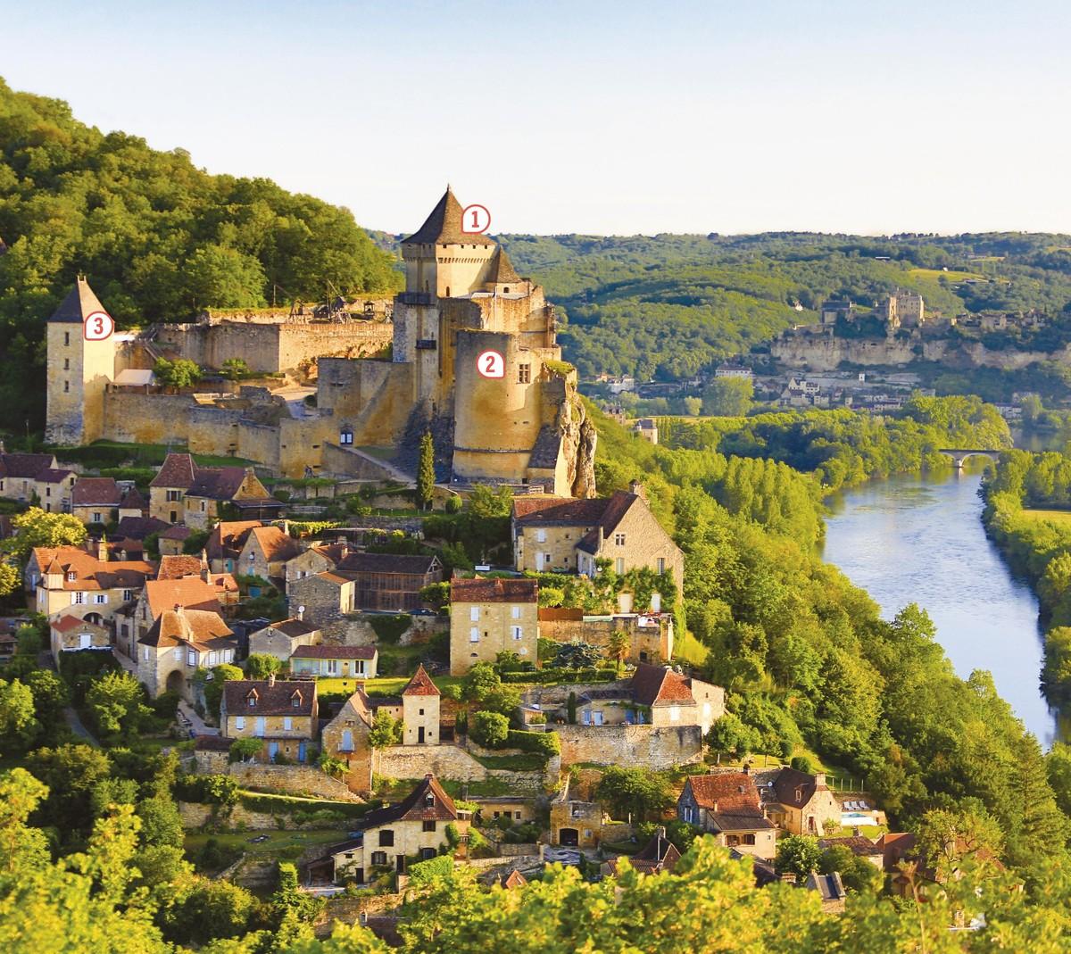 Le château fort de Castelnaud, en Dordogne (XII-XIIIe siècle)