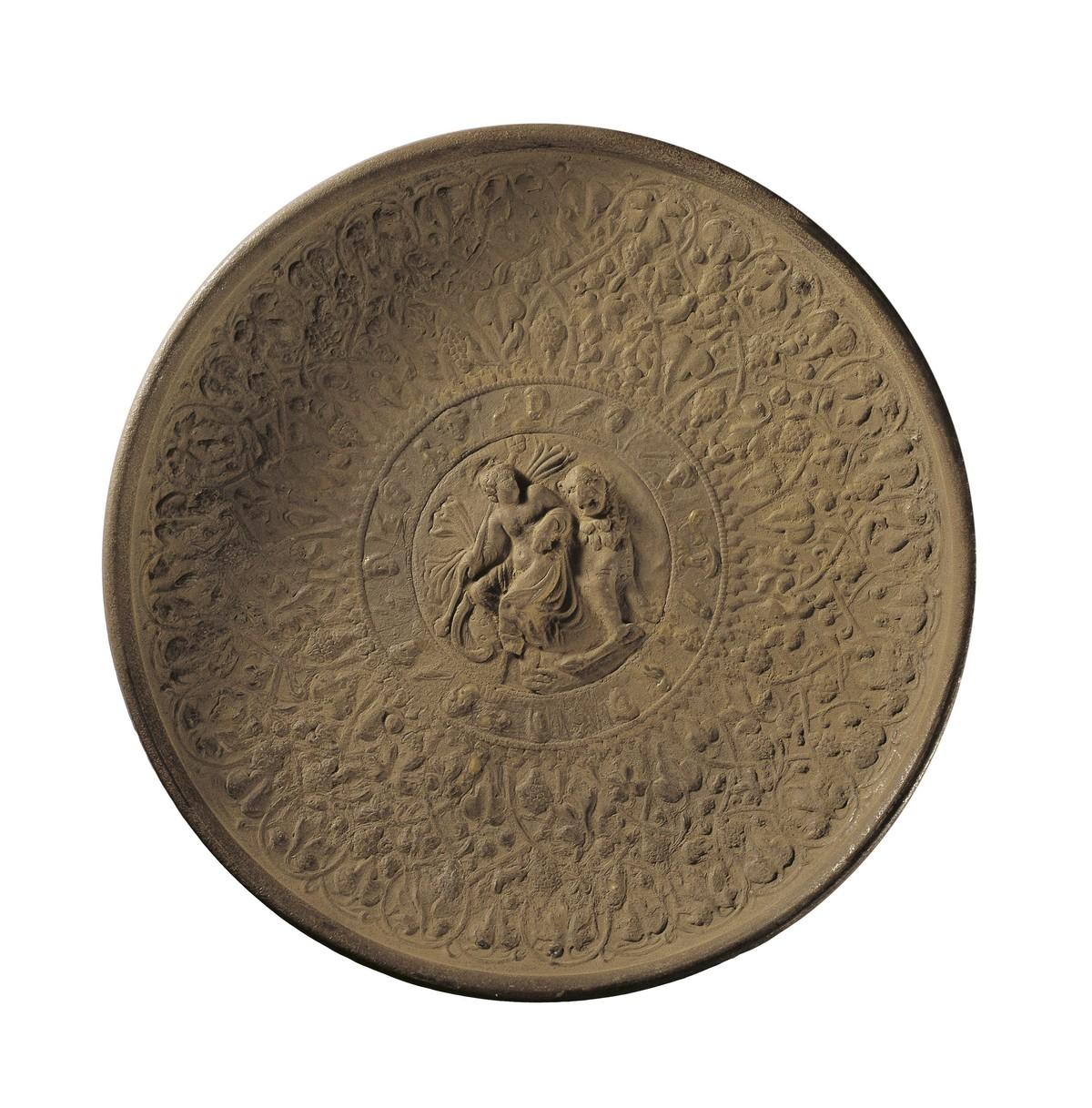 Plat romain en argent recouvert d'or, découvert en Chine, IIᵉ-IIIᵉ siècle après J.-C. (musée provincial de Gansu).