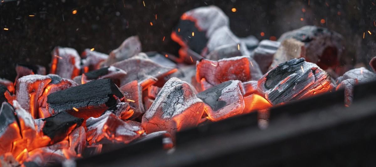 Le carbone, élément-clé du barbecue.