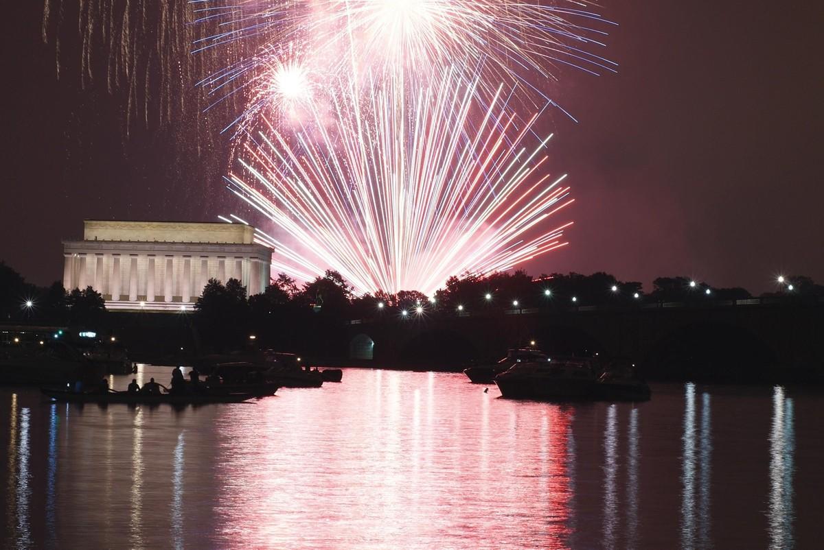Doc. 1 Feu d'artifice.