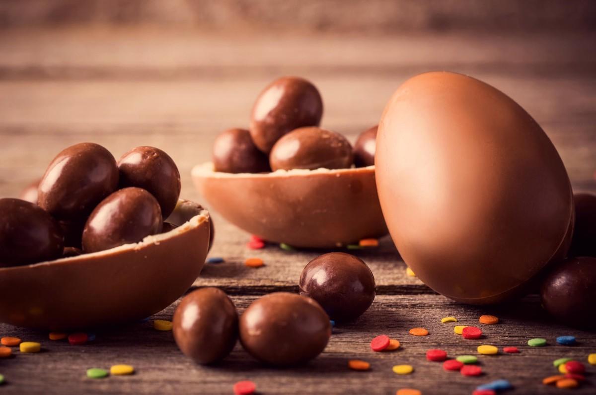 Photographie d'œufs en chocolat.