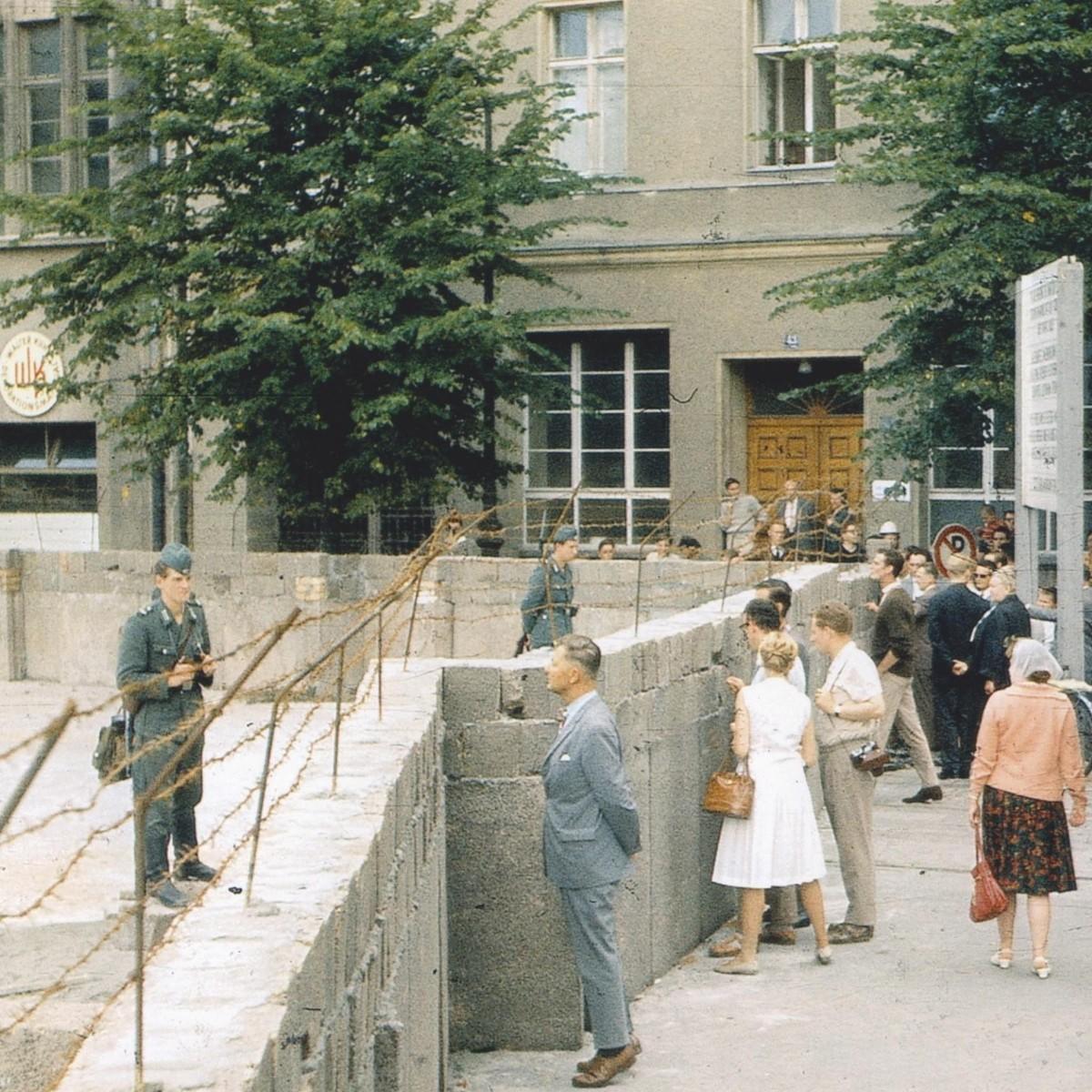 Construction du mur sur la Lindenstrasse, 13 août 1961, photographie