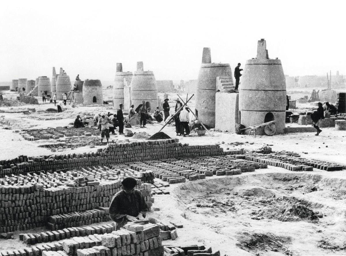 Hauts-fourneaux installés dans la province du Xinjiang, 1959, photographie