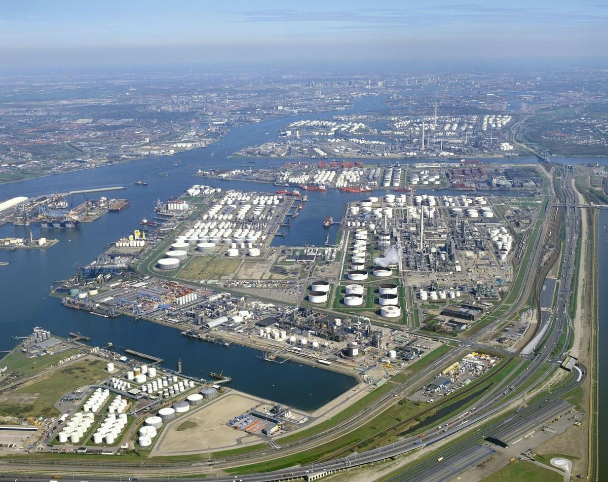 Vue aérienne du port de Rotterdam