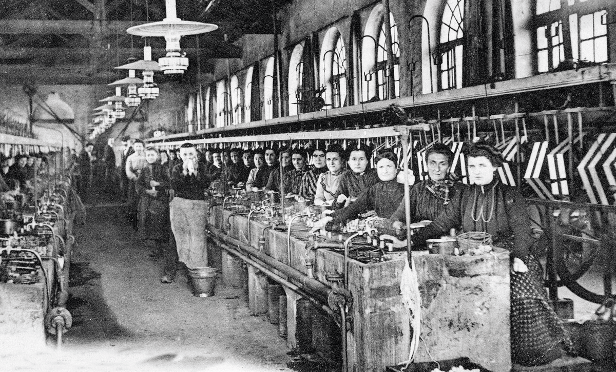 Travailler au féminin | Lelivrescolaire.fr