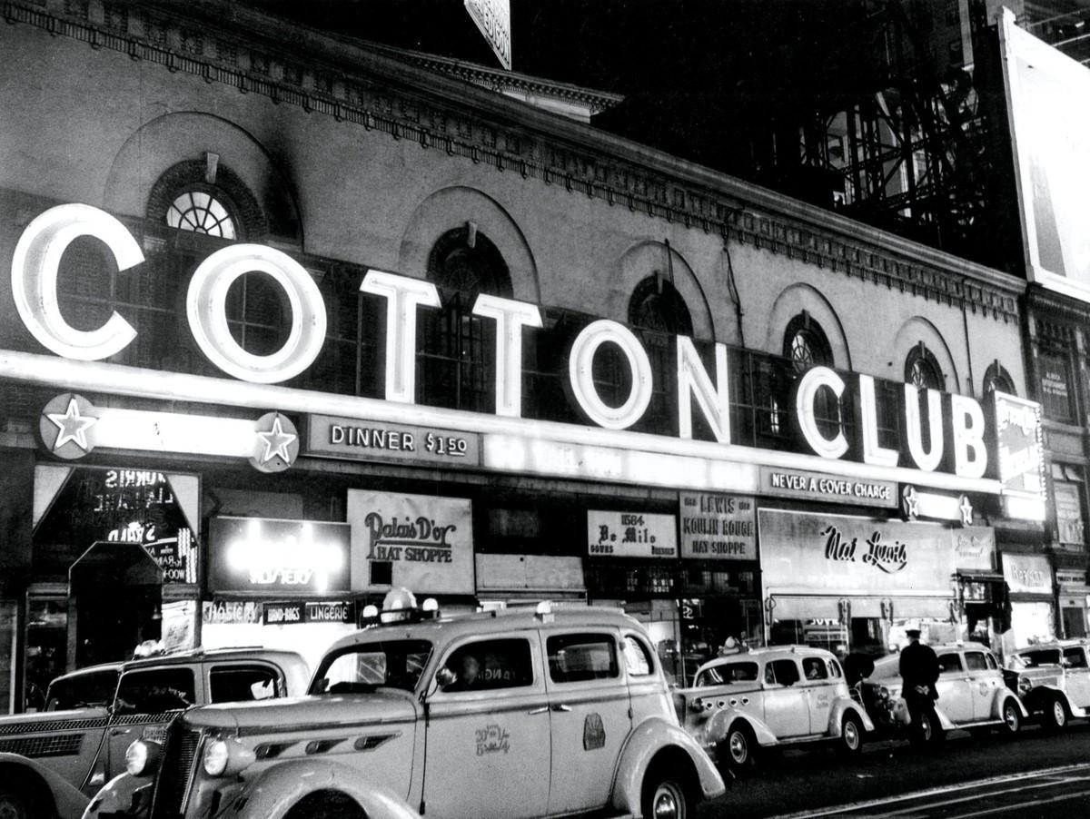 Photographie en noir et blanc de The Cotton Club