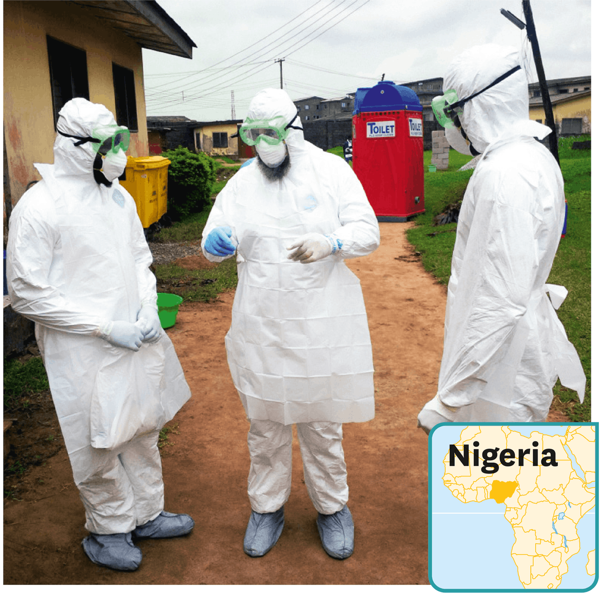 Des médecins portant une combinaison de protection dans une unité de traitement d'Ebola au Nigeria.