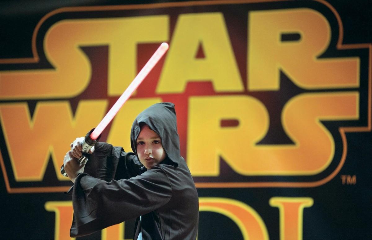 Jeune garçon participant à un atelier « Jedi »